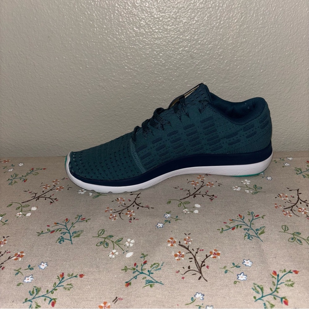 Under Armour Shoes - Picture 3 of 10